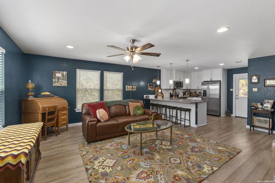 Furnished interior view inside a new home in , Bandera (Image 14).