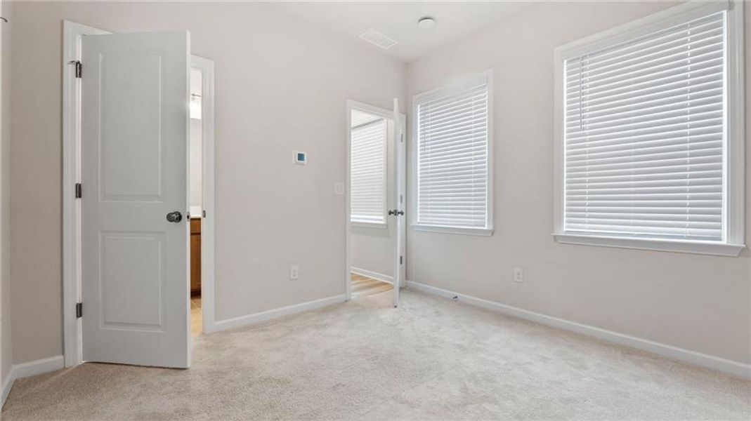 Spacious, unfurnished interior of a new home in , Marietta (Image 3).