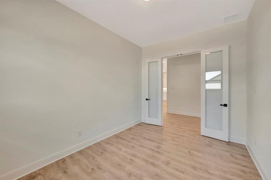 Spacious, unfurnished interior of a new home in Sandbrock Ranch, Aubrey (Image 27). Spacious, unfurnished interior of a new home in Sandbrock Ranch, Aubrey (Image 27).