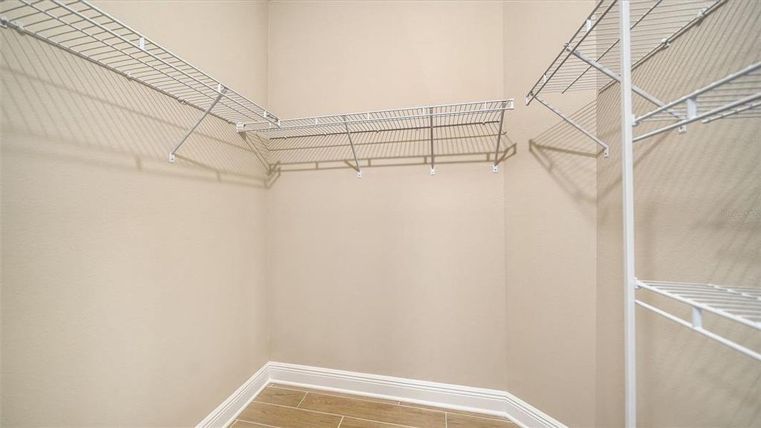 Spacious, unfurnished interior of a new home in Windward, Lakewood Ranch (Image 31).