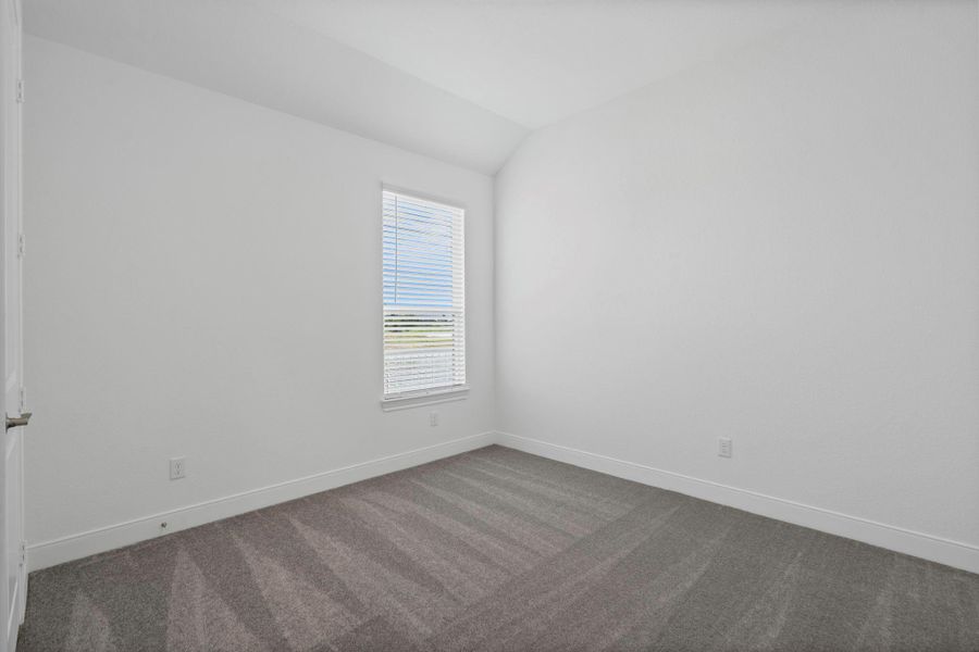 Spacious, unfurnished interior of a new home in Valencia, Manvel (Image 6).