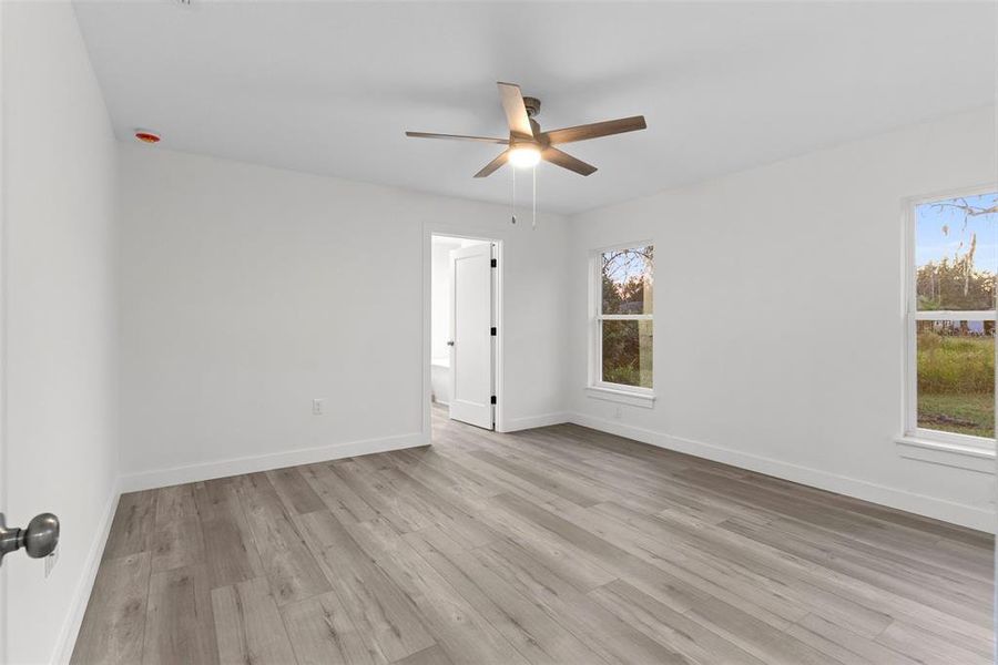 Spacious, unfurnished interior of a new home in , Lakeland (Image 24).