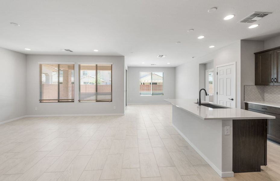 Spacious, unfurnished interior of a new home in Blossom Rock, Apache Junction (Image 15).
