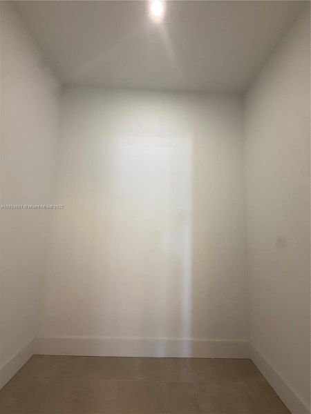 Spacious, unfurnished interior of a new home in , Miami (Image 59).