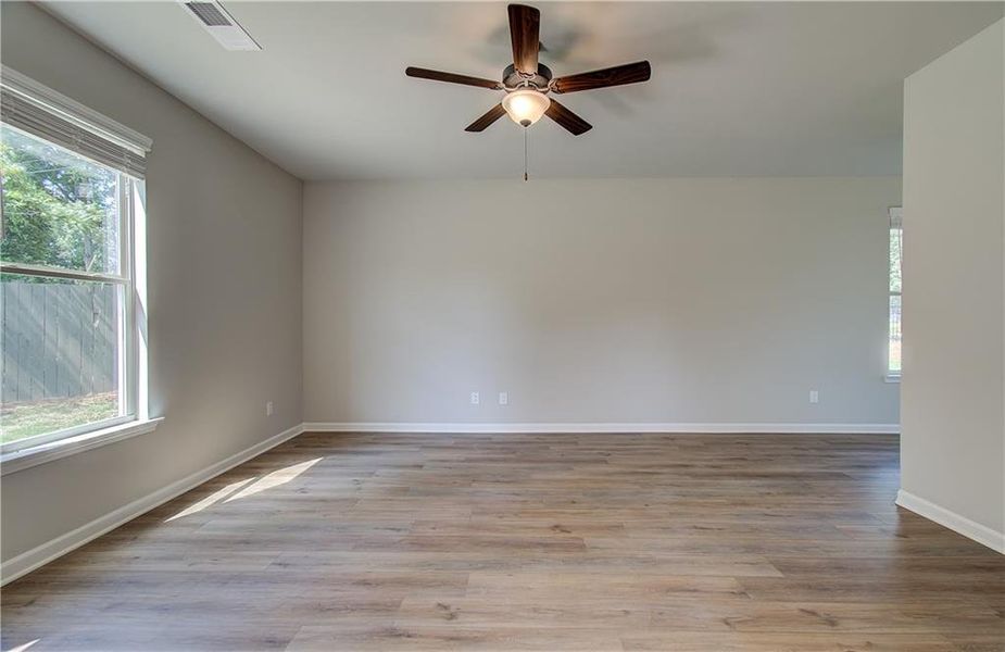 Spacious, unfurnished interior of a new home in Towne Center, Hampton (Image 22).