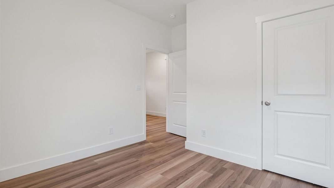 Spacious, unfurnished interior of a new home in Millstone Village, Morristown (Image 17).