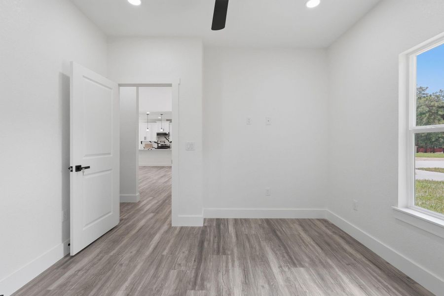 Spacious, unfurnished interior of a new home in , Conroe (Image 28).
