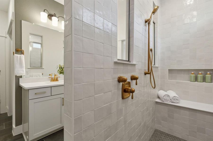 *Model Representation - Spa shower
