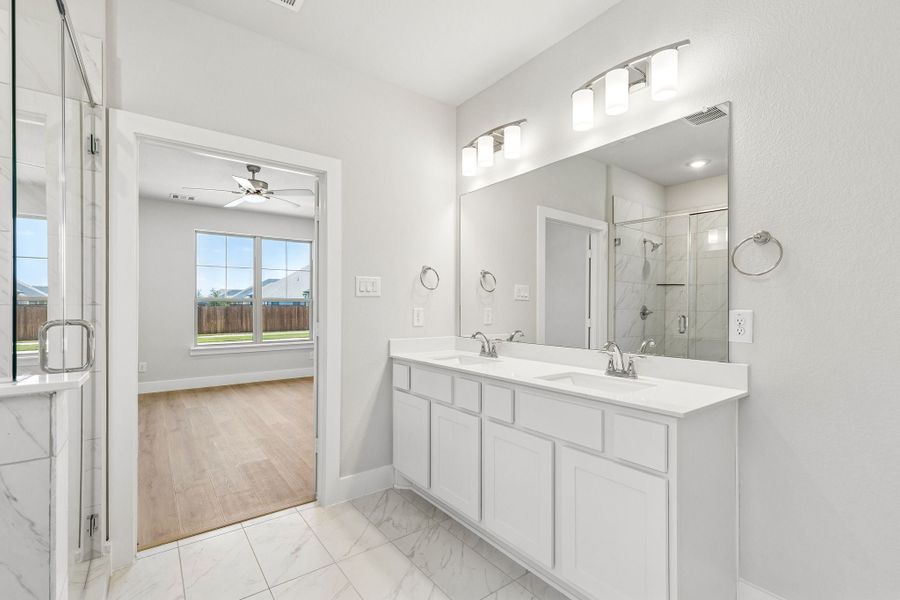 Furnished interior view inside a new home in Dove Hollow, Waxahachie (Image 10).