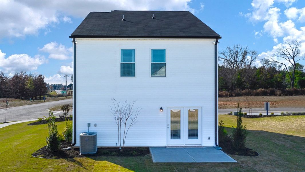 Representative exterior details of a home built from the Somerset by D.R. Horton in The Islands, Beech Island (Image 4).