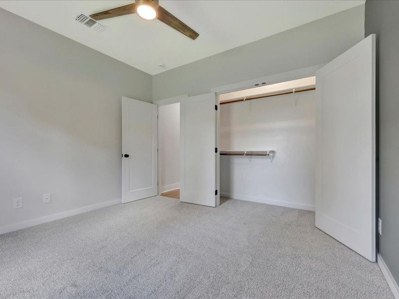 Spacious, unfurnished interior of a new home in , Lufkin (Image 25).