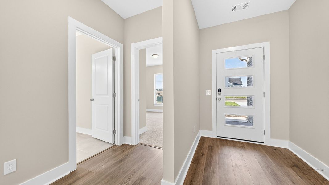 Spacious, unfurnished interior of a new home in McClure Farms, Columbia (Image 38).