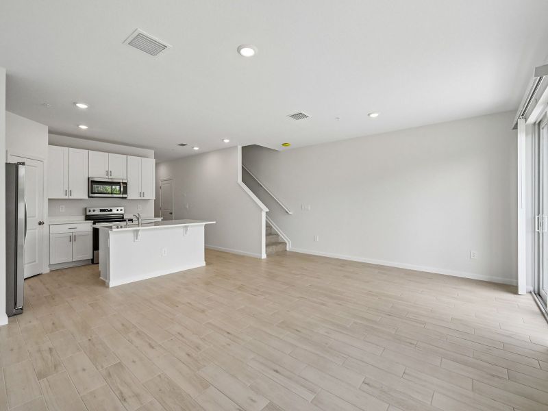 Spacious, unfurnished interior of a new home in Tidewater, Fort Pierce (Image 13).