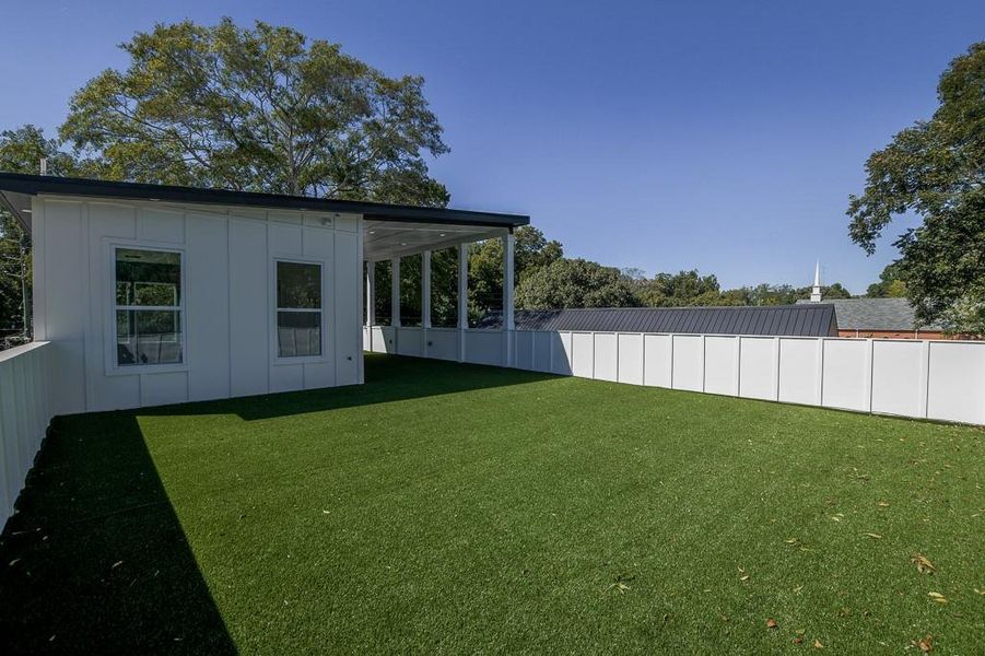 Exterior details and patio area of a home in , Atlanta (Image 28).