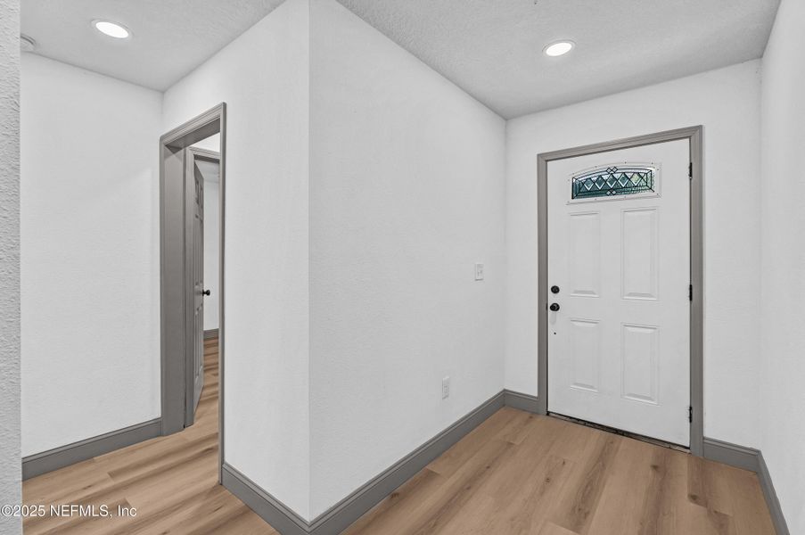 Spacious, unfurnished interior of a new home in , Jacksonville (Image 24).