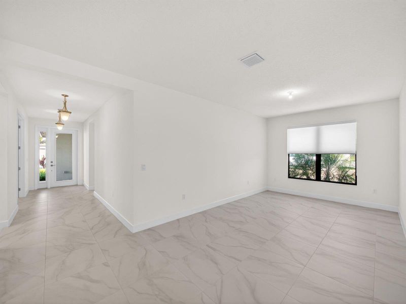 Entry/Foyer Entry/Foyer