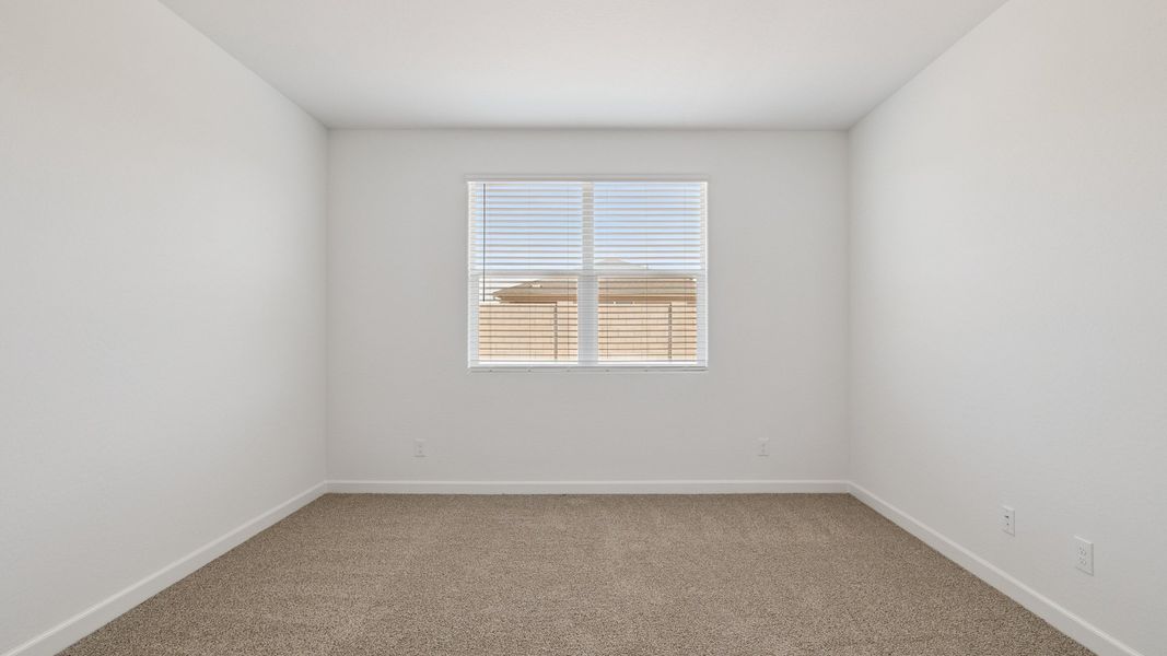 Spacious, unfurnished interior of a new home in Quail Ranch, San Tan Valley (Image 22).