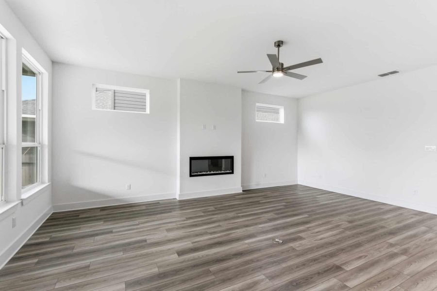 Spacious, unfurnished interior of a new home in Buffalo Crossing, Cibolo (Image 17).