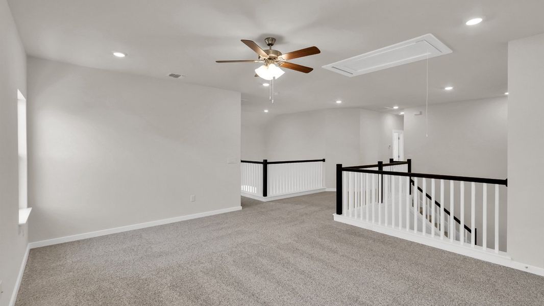 Spacious, unfurnished interior of a new home in Rosenbusch Ranch, Leander (Image 22).