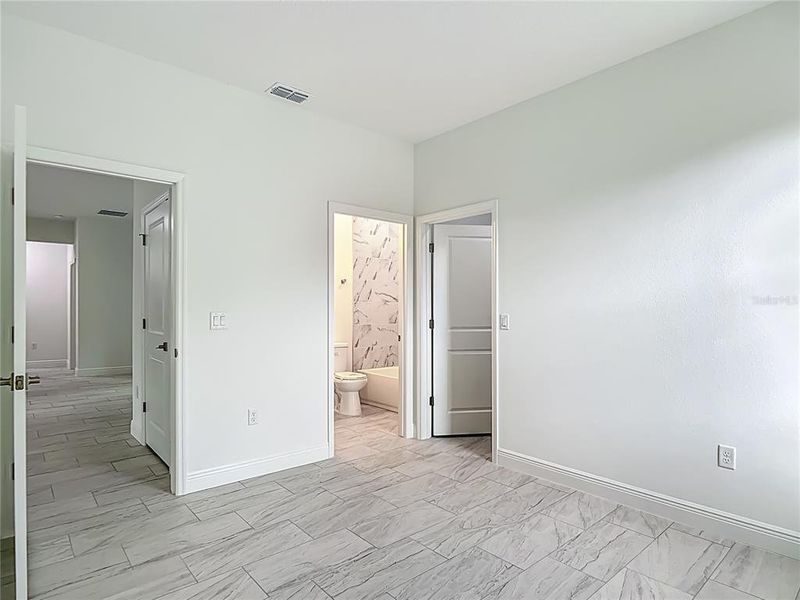 Spacious, unfurnished interior of a new home in , Citrus Springs (Image 31).