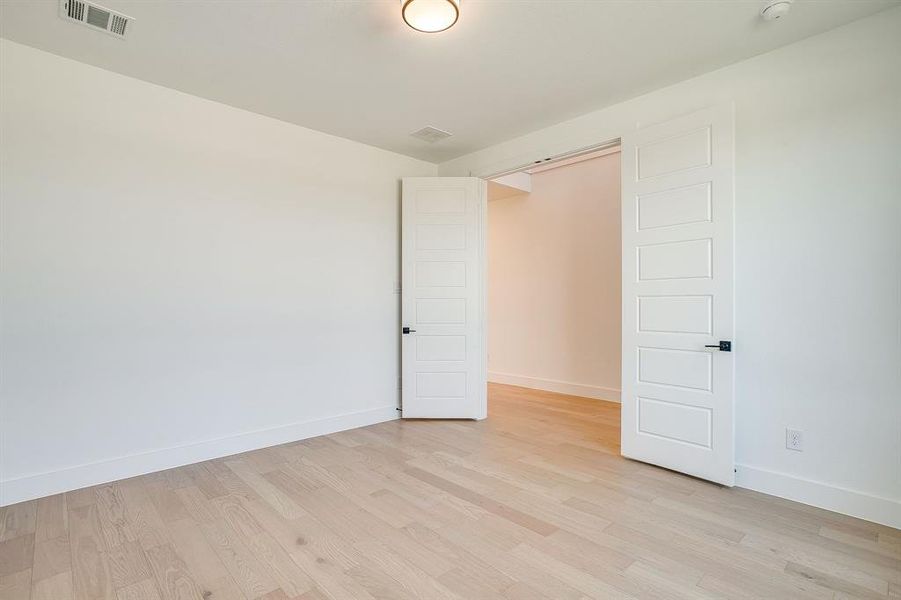 Spacious, unfurnished interior of a new home in Pecan Grove, Burleson (Image 37).