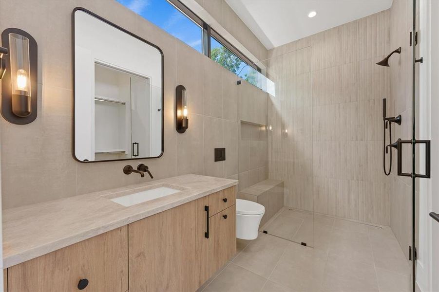 Furnished interior view inside a new home in , Dallas (Image 19).