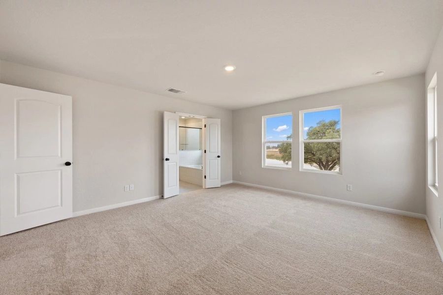 Spacious, unfurnished interior of a new home in Berry Creek Highlands, Georgetown (Image 39).