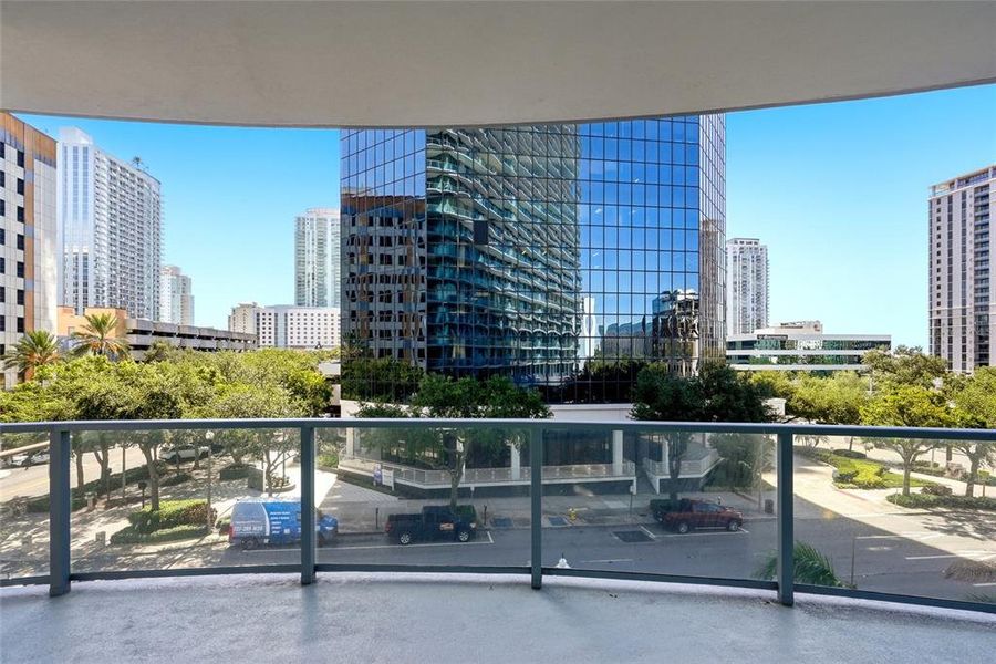 Condo located in St. Petersburg, FL showcasing its design and architecture (Image 28). Condo located in St. Petersburg, FL showcasing its design and architecture (Image 28).