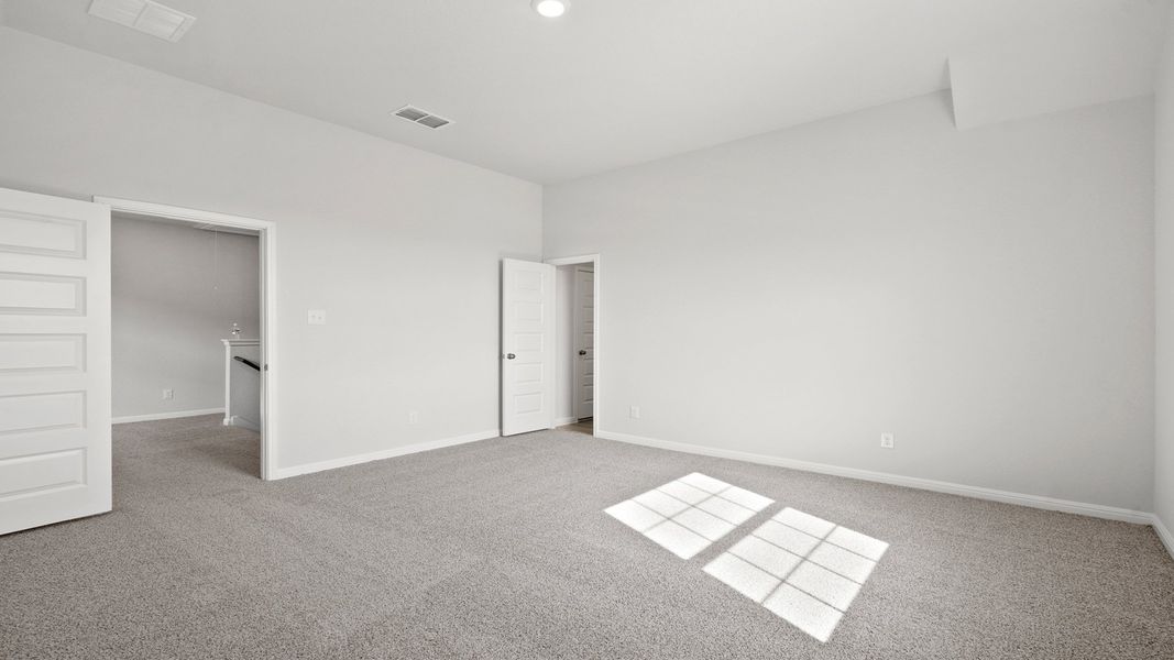 Spacious, unfurnished interior of a new home in Melissa Ranch, San Antonio (Image 21).