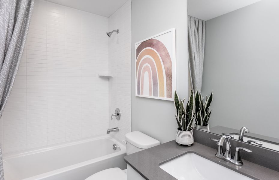 Representative furnished interior of a home built from the Continental by Pulte Homes in Riverlights, Wilmington (Image 29).