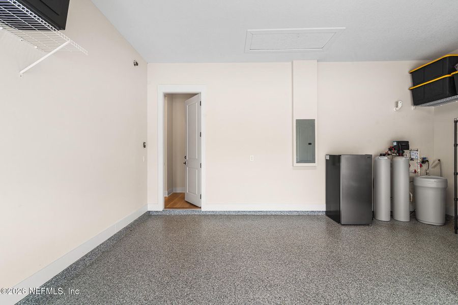 Spacious, unfurnished interior of a new home in , Jacksonville (Image 24).