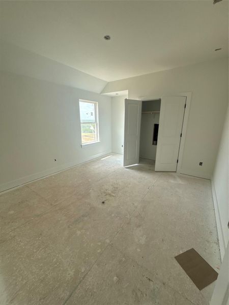 Spacious, unfurnished interior of a new home in Parkside on the River 60', Georgetown (Image 24).