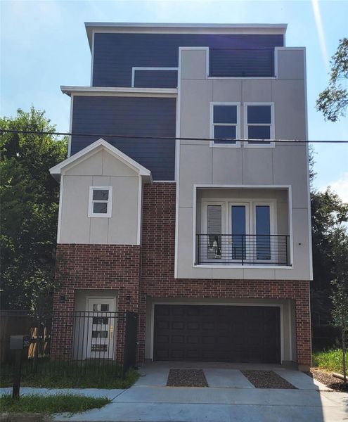 Front exterior of a new home in , Houston, TX, highlighting curb appeal (Image 22). Front exterior of a new home in , Houston, TX, highlighting curb appeal (Image 22).