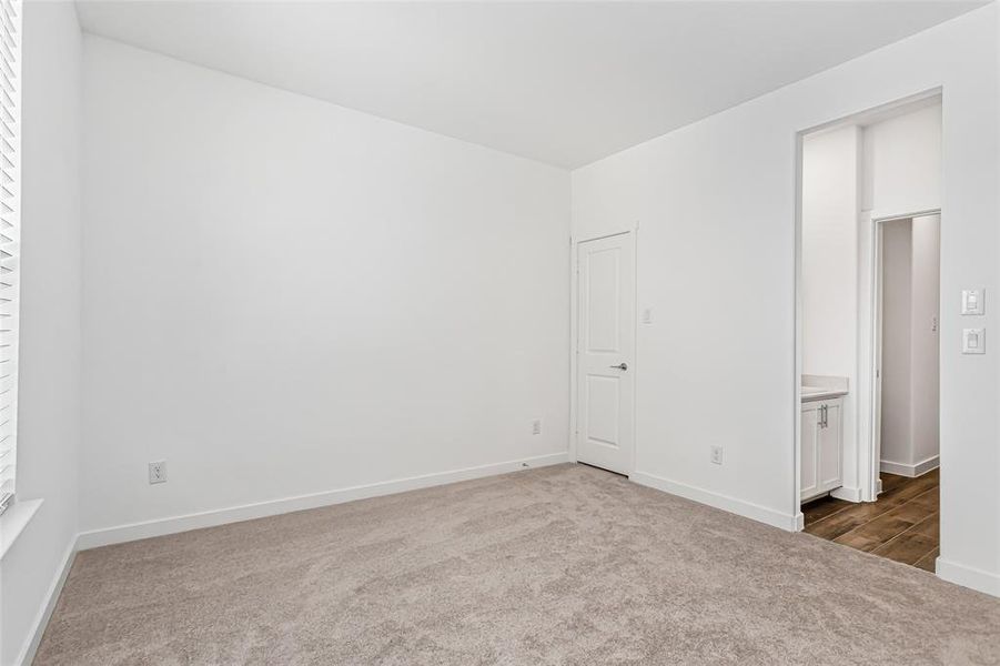Spacious, unfurnished interior of a new home in Shaded Tree, McKinney (Image 21).