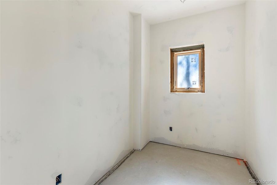 Spacious, unfurnished interior of a new home in , Fairplay (Image 20).