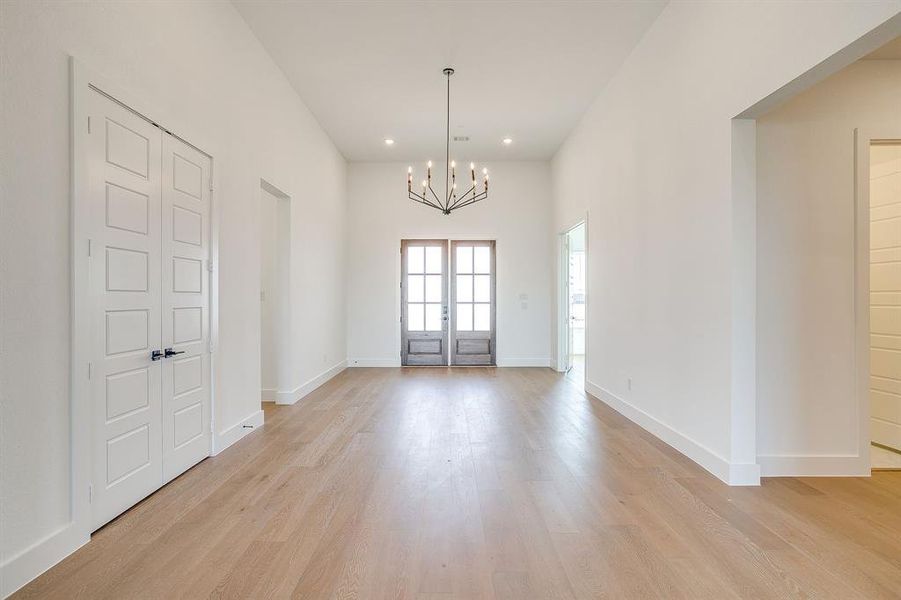 Spacious, unfurnished interior of a new home in Waterfall Ranch, Waxahachie (Image 22).