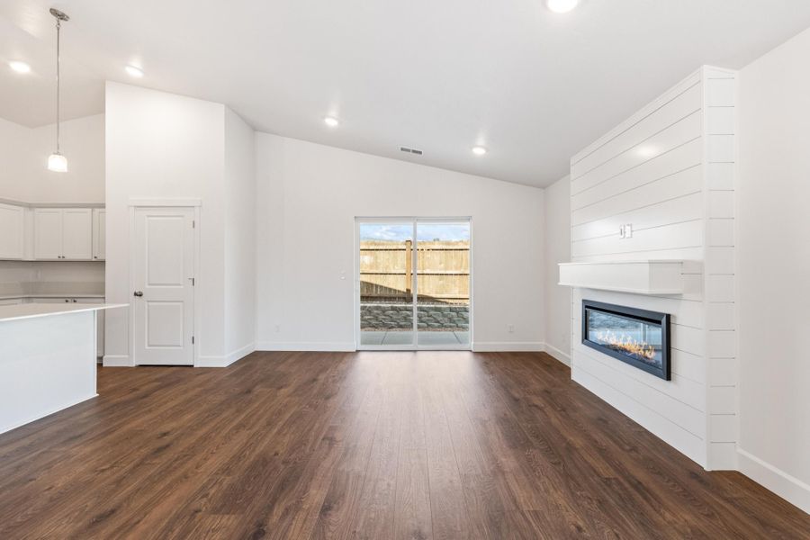 Spacious, unfurnished interior of a new home in IronHorse, Prineville (Image 14). Spacious, unfurnished interior of a new home in IronHorse, Prineville (Image 14).