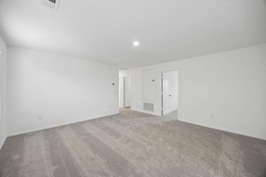 Spacious, unfurnished interior of a new home in Mavera, Conroe (Image 17).