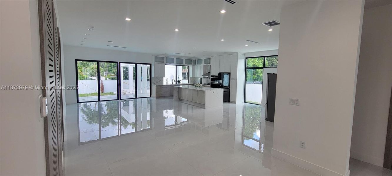 Spacious, unfurnished interior of a new home in , Miami Springs (Image 21).