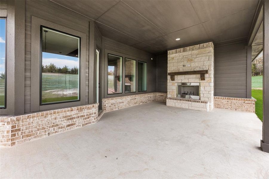Exterior details and patio area of a home in King Crossing Estates, Van Alstyne (Image 28). Exterior details and patio area of a home in King Crossing Estates, Van Alstyne (Image 28).
