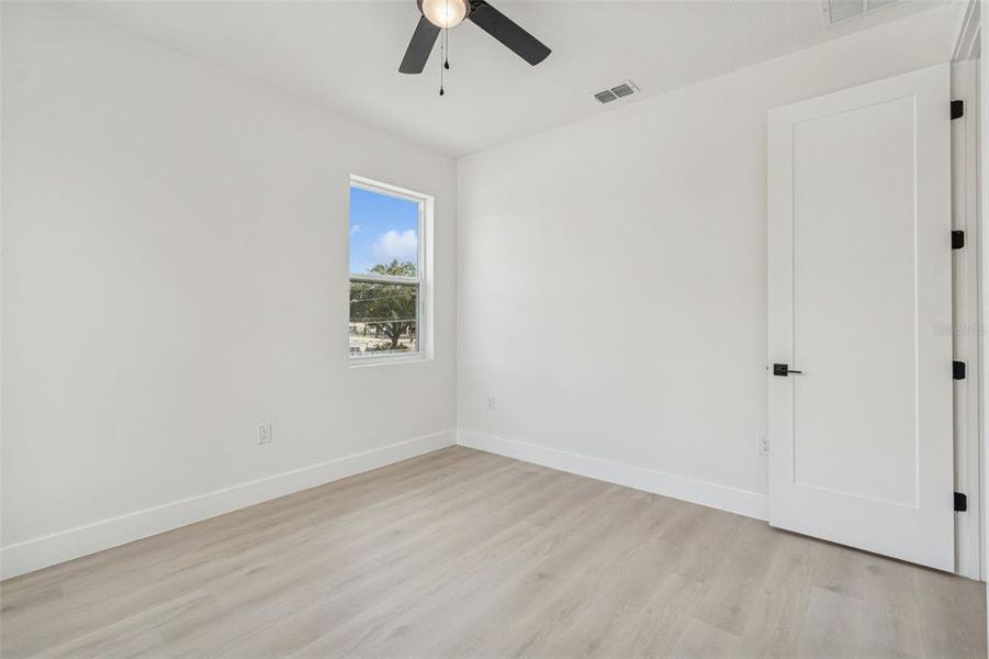 Spacious, unfurnished interior of a new home in , Tampa (Image 60).