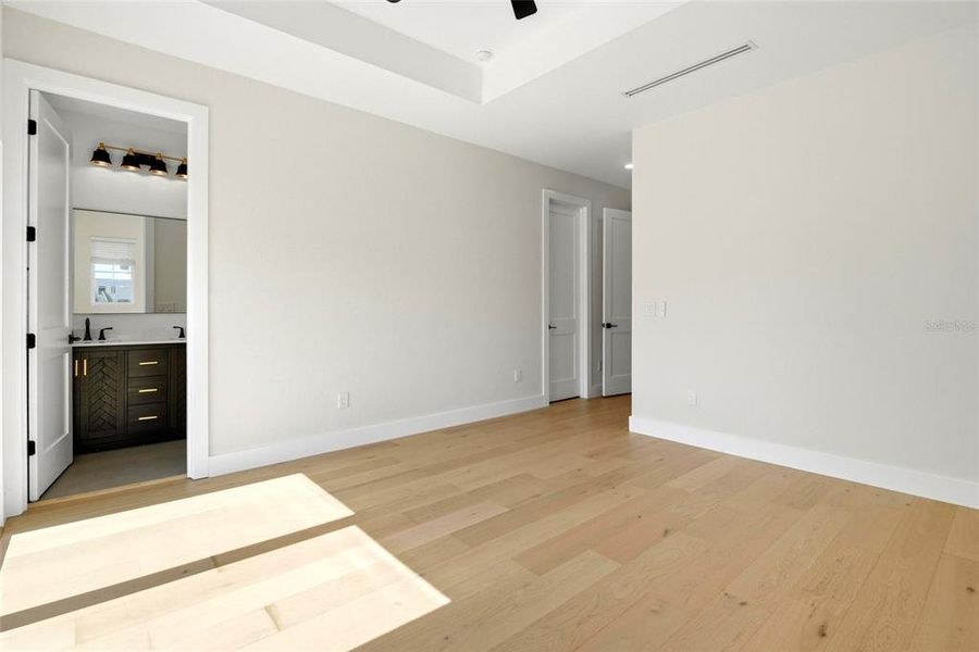 Spacious, unfurnished interior of a new home in , St. Petersburg (Image 44).