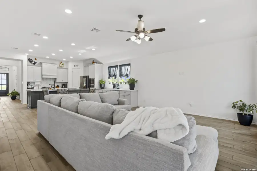 Furnished interior view inside a new home in Meadows of Mill Creek, Seguin (Image 28).