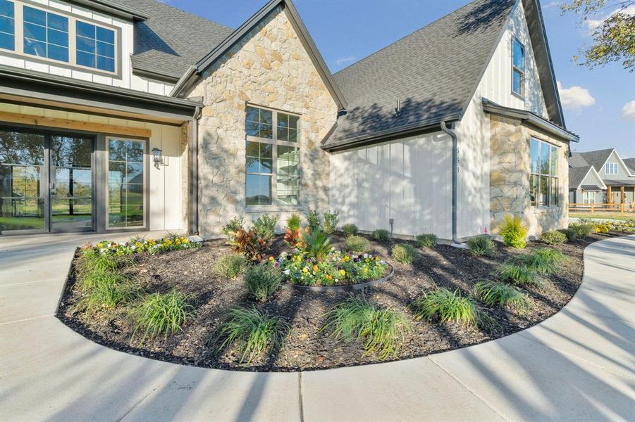 Exterior details and patio area of a home in , Weatherford (Image 25).
