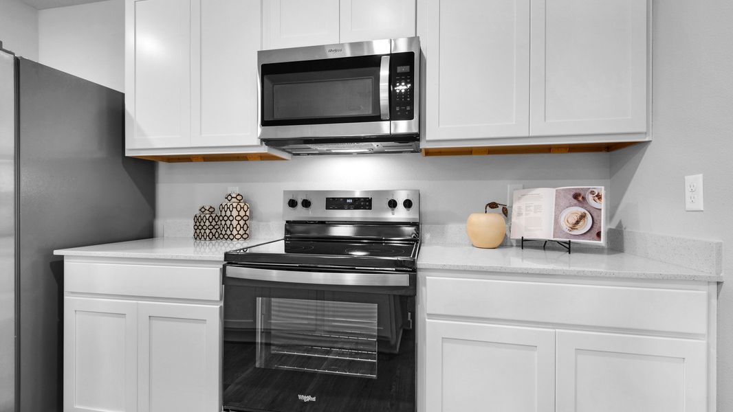 Representative interior finishes for a home built from the Delilah by D.R. Horton in Colonial East, Panama City Beach (Image 19).