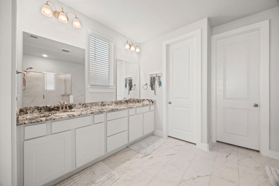 Furnished interior view inside a new home in , Santa Fe (Image 12).