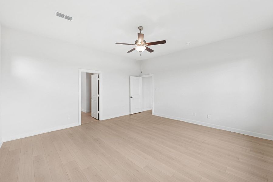 Spacious, unfurnished interior of a new home in Meridiana 55' Homesites, Manvel (Image 25). Spacious, unfurnished interior of a new home in Meridiana 55' Homesites, Manvel (Image 25).