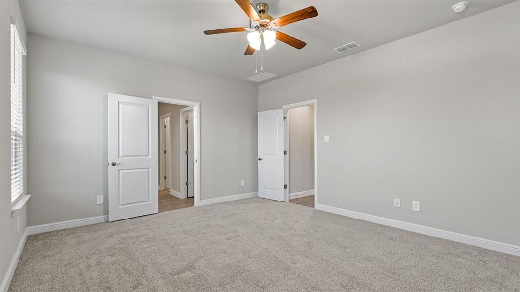 Spacious, unfurnished interior of a new home in Trails of Elizabeth Creek, Fort Worth (Image 21).