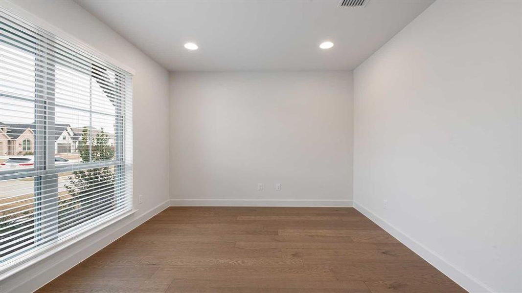 Spacious, unfurnished interior of a new home in M3 Ranch, Mansfield (Image 23).