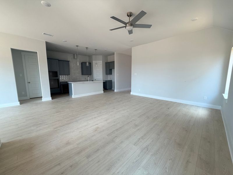 Spacious, unfurnished interior of a new home in Wildflower Ranch, Fort Worth (Image 8).